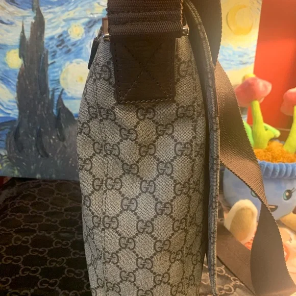 Gucci GG Canvas Messenger bag with COA - Picture 4 of 16